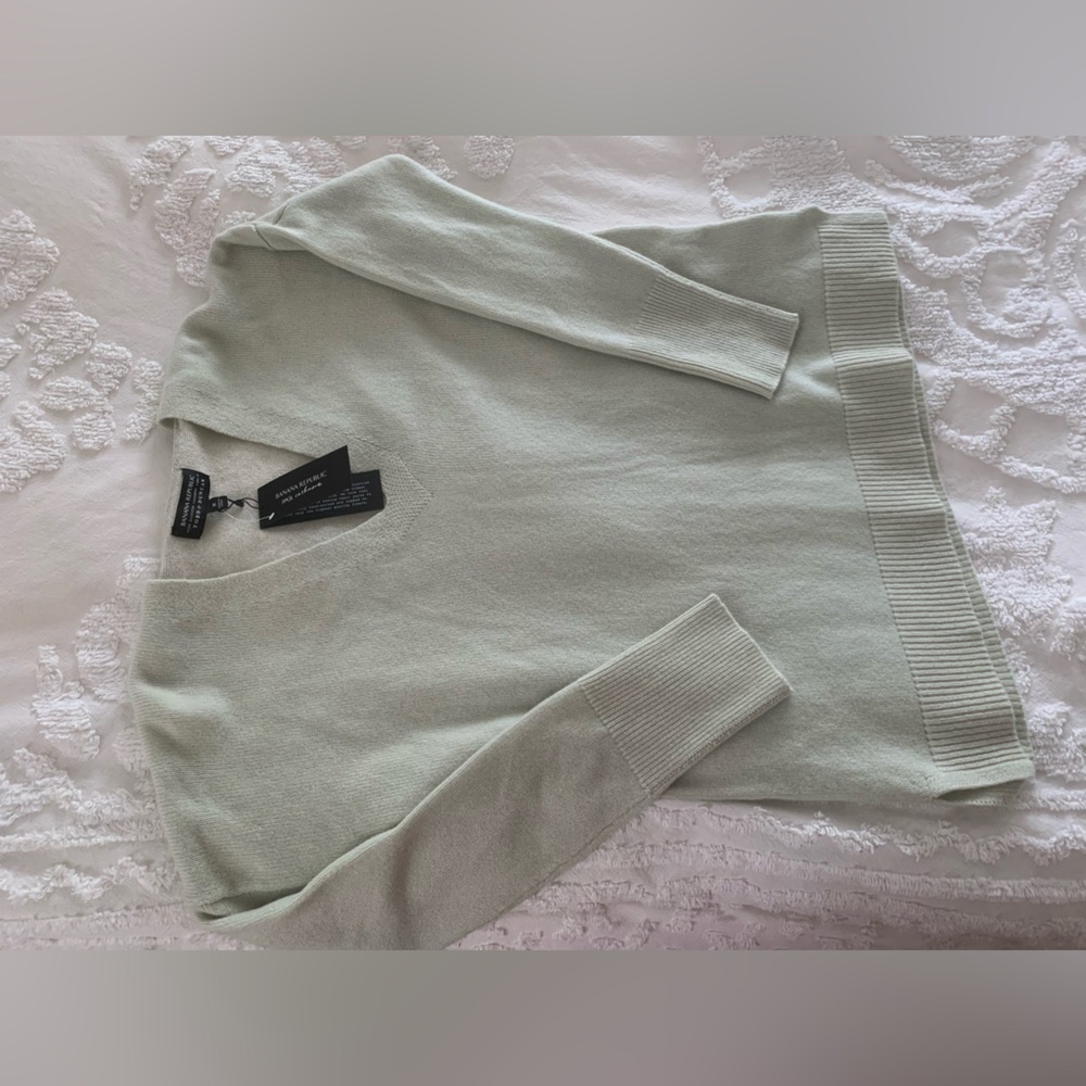 NWT Todd & Duncan Cashmere Sweater: Mint, V-Neck, Side Slits, M - Picture 14 of 16